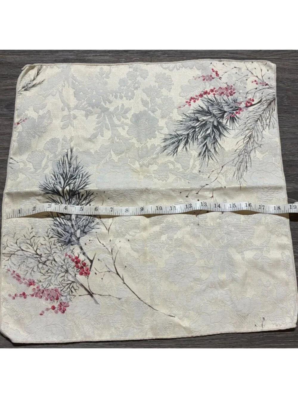 Set of 8 Wilton Court Designs Winter Pine Berries Blend Napkins 19 X 19 Holiday